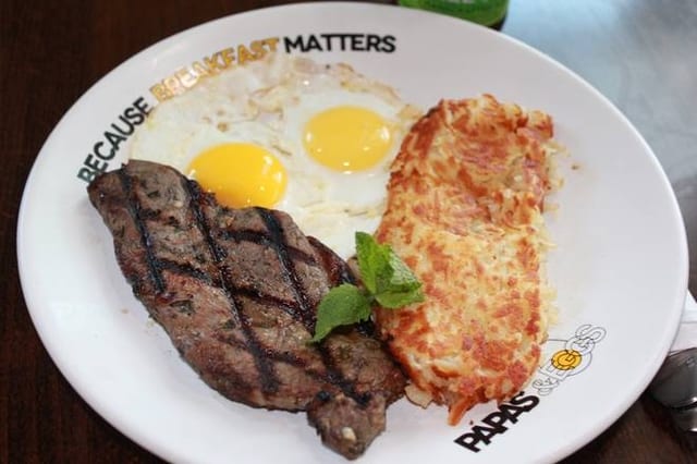 Eggs Benedicts w Steak.